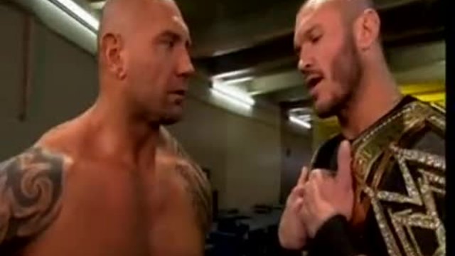 Batista губи чрез дискфалификация от Daniel Bryan заради Randy Orton - Wwe Raw 3314 vs H