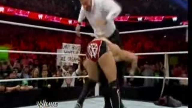 Педигри за Daniel Bryan от директора Triple H - Wwe Raw 3314 vs