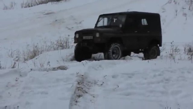 Тежък зимен офроуд в Русия