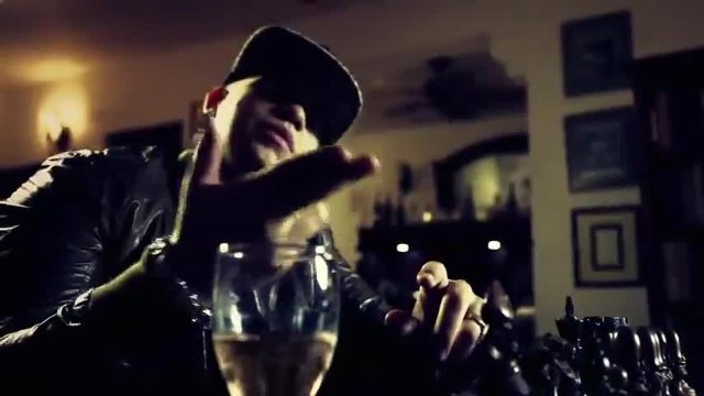 Daddy Yankee ft. J Alvarez - El Amante 2013 (oficial video)