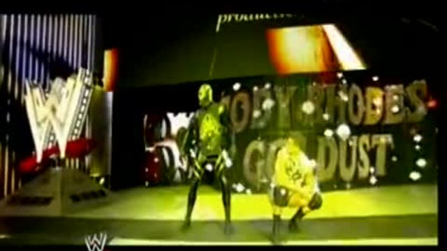 Goldust танцува с братчето си Cody Rhodes ( пиян ленивец :d ) - Wwe Raw 17314 vs
