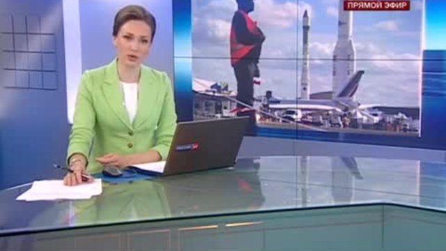 Това не е самолет, а Нло - руският истребител Су-35 на авиосалона в Бурже