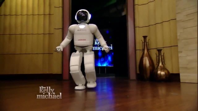 Роботът Asimo на живо в тв шоу