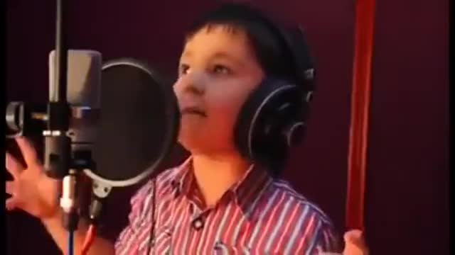 Това дете има супер глас! изумява всички
