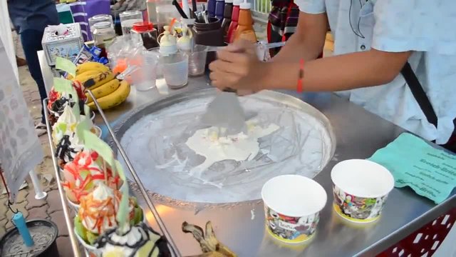 Как правят сладолед на улицата в Тайланд и Нова Зеландия