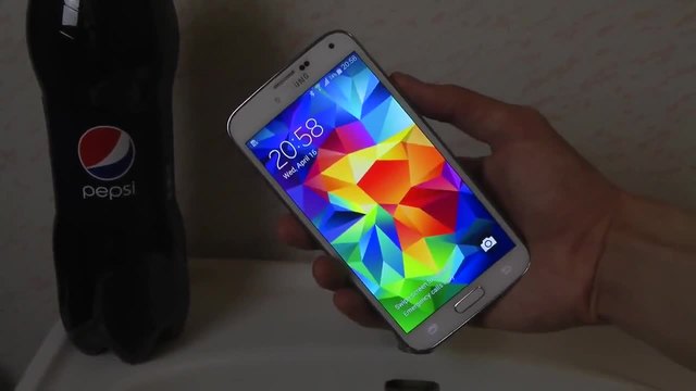 Samsung Galaxy S5 Срещу Pepsi