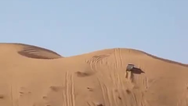 Ето как се изкачва хълм в пустинята!