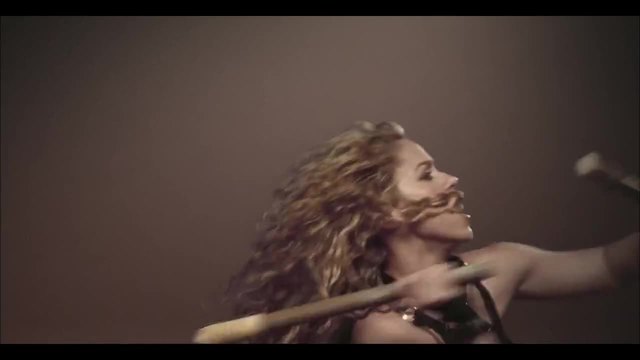 ПРЕМИЕРА/ Shakira - La La La (Brazil 2014) ft. Carlinhos Brown
