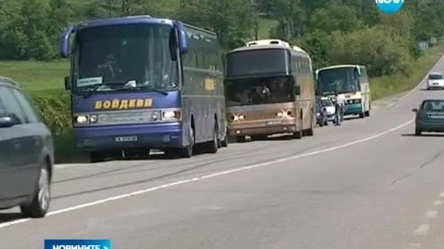 Десетки автобуси пристигат в махала в Кърджали - Новините на Нова