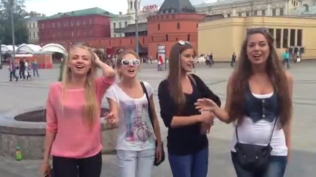 Руски момичета показват красиво пеене на народна песен !