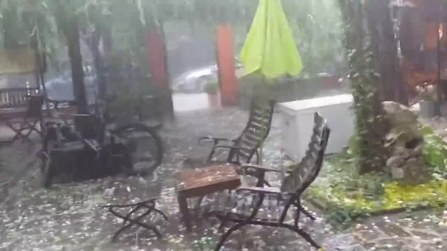Градушка, щети и наводнение в центъра на София