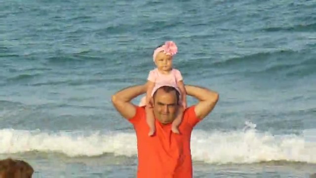 Сладко розово бебе на плажа - За Конкурса Pharrell Williams - Happy day 2014 Bulgaria Sunny Beach