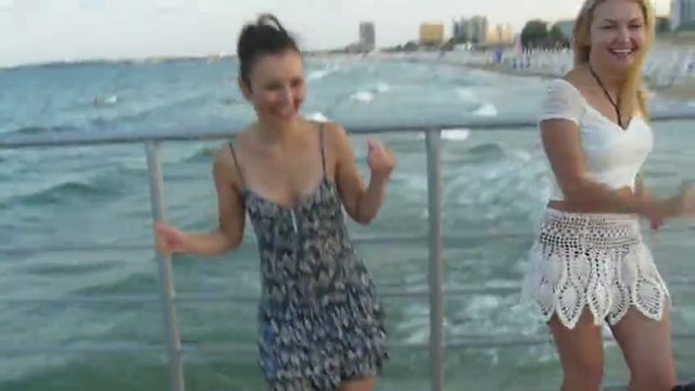 Руски красавици танцуват в Слънчев бряг - За Конкурса Pharrell Williams - Happy day 2014 Bulgaria Sunny Beach