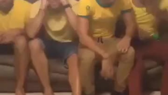 Фенове на Бразилия гледат мача с Германия