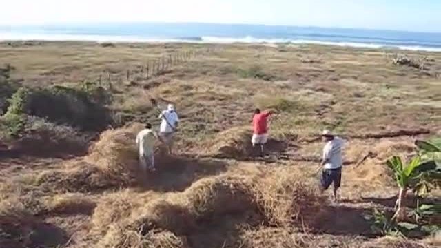 Ръчно изкопаване на кладенец в Мексико