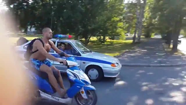 Как Моторист бяга от полицията в Русия