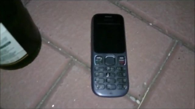Фен Видео :-) Как да отворим Бира с Телефон Nokia