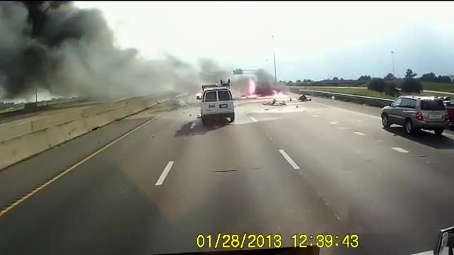 Шофъор спасява жена с дете  от горящ автомобил