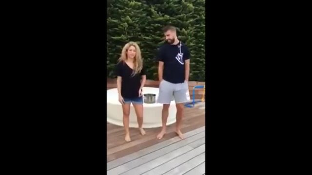 Шакира и Пике-предизвикателство на студената вода Shakira and Pique Als Ice Bucket Challenge