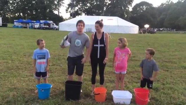 Ледена вода за цялото семейство (family) - ice bucket challenge