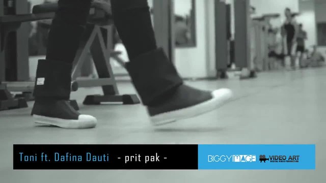 new Албанско! Toni ft. Dafina Dauti - Prit pak (official Video Hd)