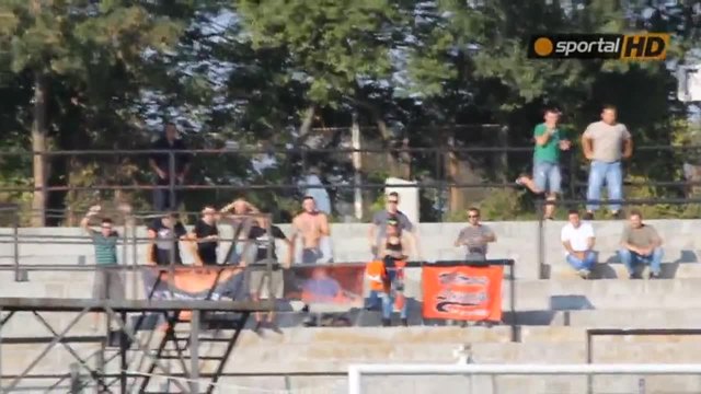 Радостта на малобройните фенове на Литекс след гола на Косоко