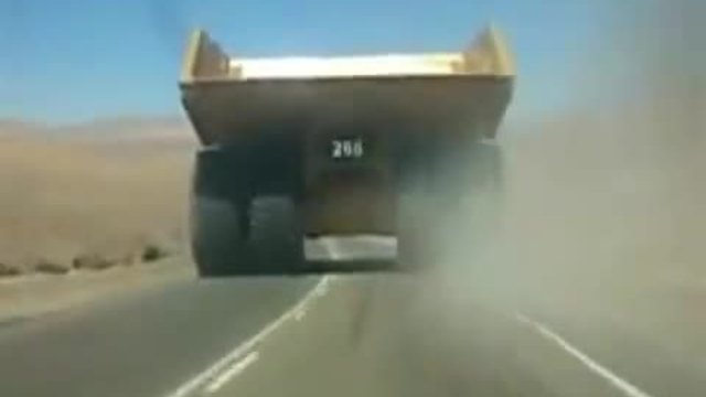 Камион, който е невъзможно да се изпревари!