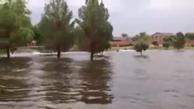 Каране на джетове в наводнена зона в Аризона