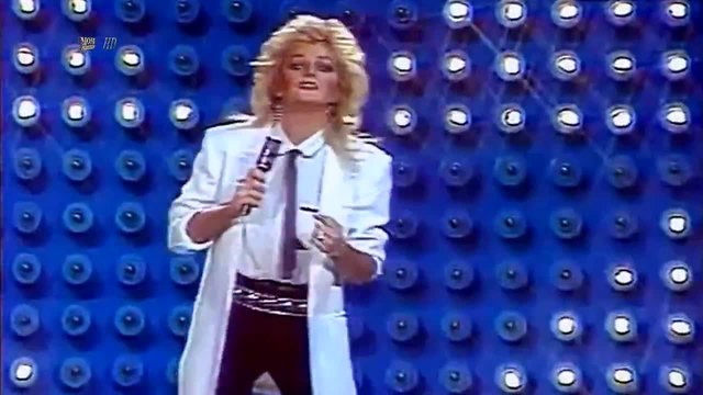 Bonnie Tyler - Holding Out For a Hero