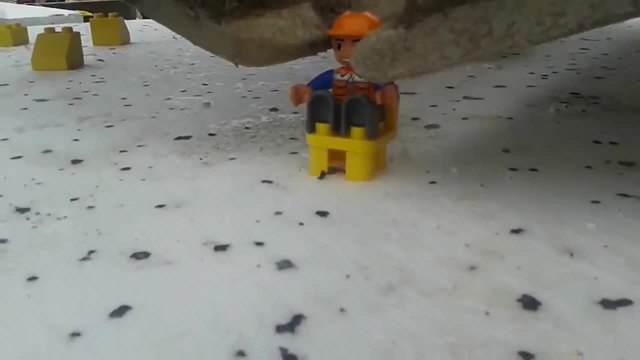 Супер забавно видео - Багерист си строи лего с багера си с конструктор Лего Legos