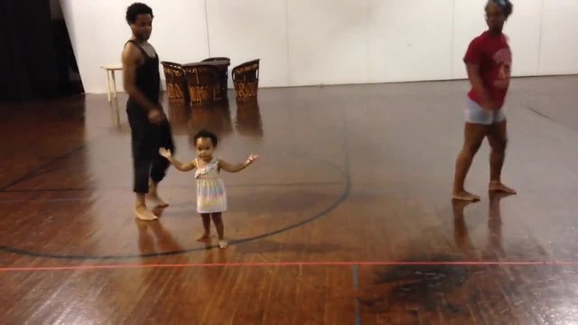 Чаровна 2 годишна танцьорка със своя хореография - Sia &quot; Chandelier&quot;