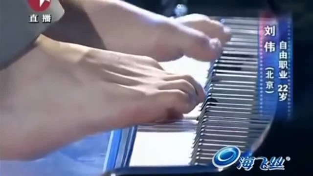 Невероятен _ Момче без ръце, свири с крака на пиано и печели конкурс в Китай (цялото видео)