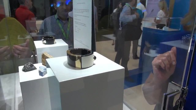 Intel MICA - Гъзарска Smart Гривна за 1500лв