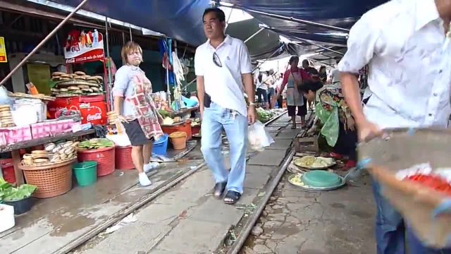 Железопътен пазар Maeklong - Тайланд