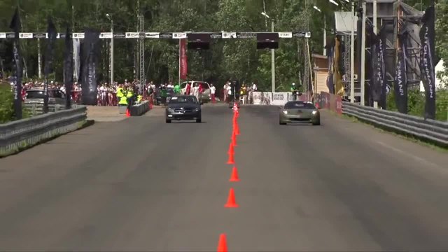 Mercedes C63 Weistec vs Corvette Z06 V&amp;s