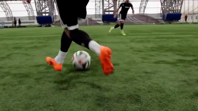 Страхотни футболни трикове и финтове
