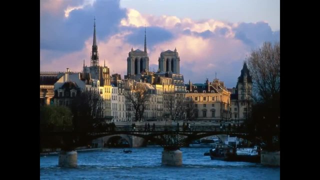 Cathédrale Notre-Dame de Paris... ...(song Danielle Licari)... ...