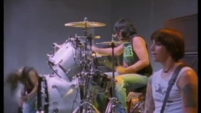 The Ramones &amp; Eddie Vedder - Any Way You Want It...