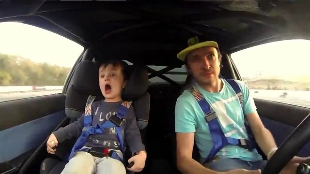 Реакцията на дете,когато баща му дрифтира !
