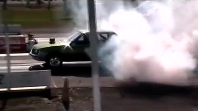 HOLDEN COMMODORE BURNOUT AT TOWNSVILLE DRAGWAY