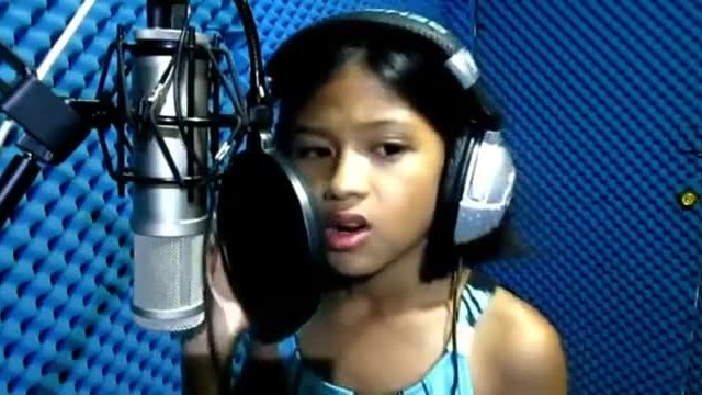 10 годишно момиче изпълнява невероятно песента The Power of love на Celine Dion