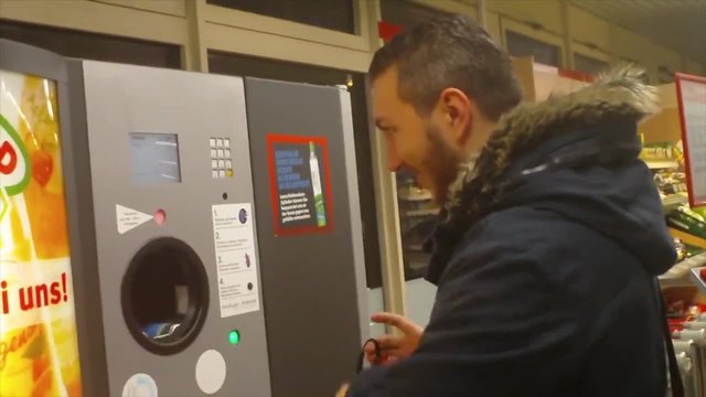 Немска машина дава пари срещу празни бутилки