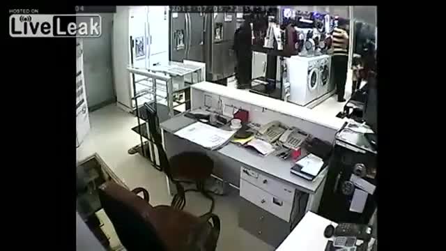 Хитра кражба от магазин в Саудитска Арабия