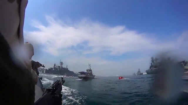 Руската морска пехота напада кораб ( Вмф 2014 Севастопол )