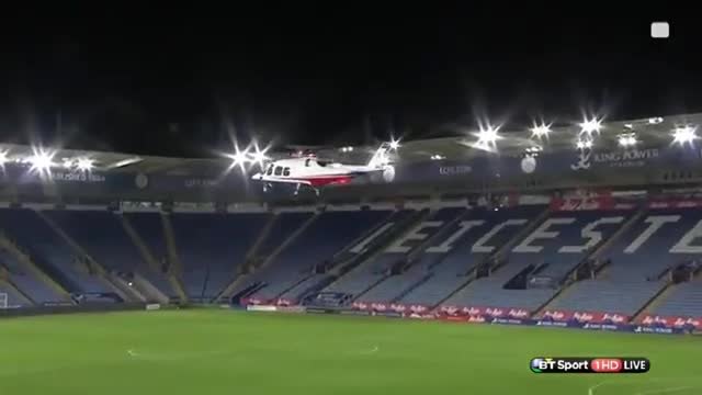 Собственикът на Лестър си тръгва от стадиона с хеликоптер, след загубата с 3:1 от Ливърпул