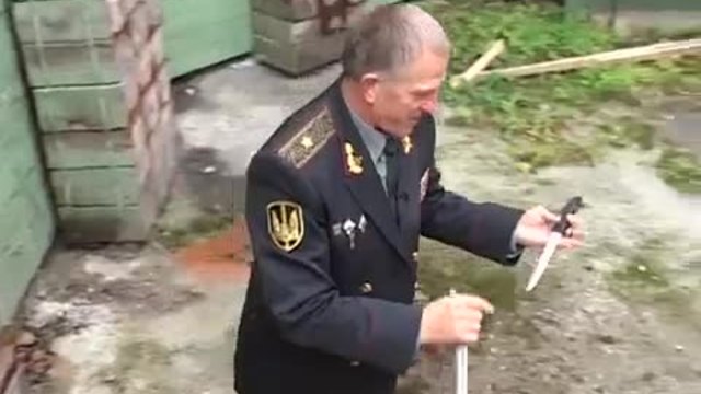 Генерал от &quot;спец-Русия&quot; хвърля ножове...