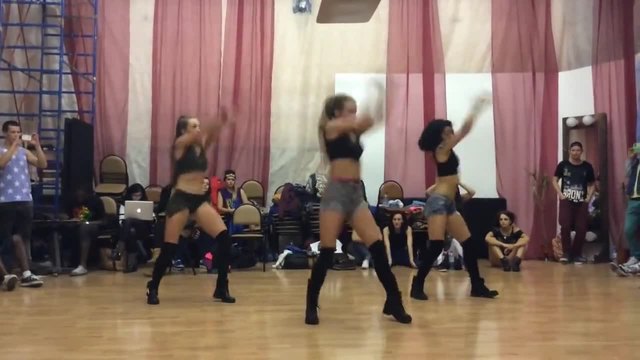 Рускини се надиграват в New dancehall choreo