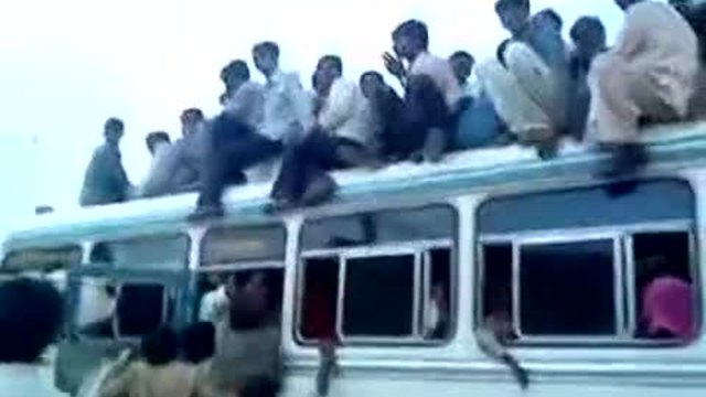 На това му се вика препълнен автобус - Индия