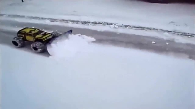 Детски снегорин в действие
