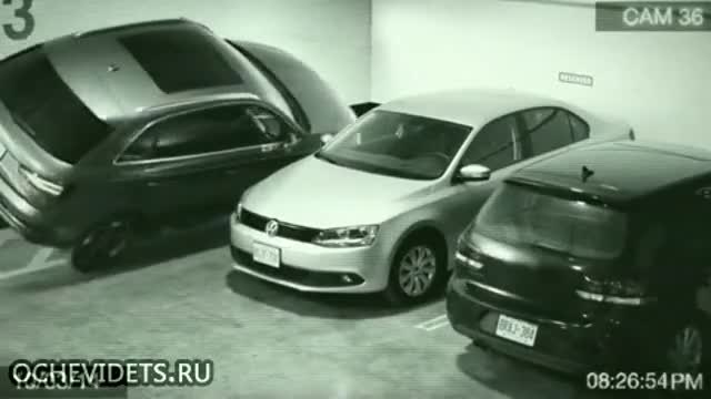 Камера заснема най-щурото и креативно паркиране в подземен гараж !